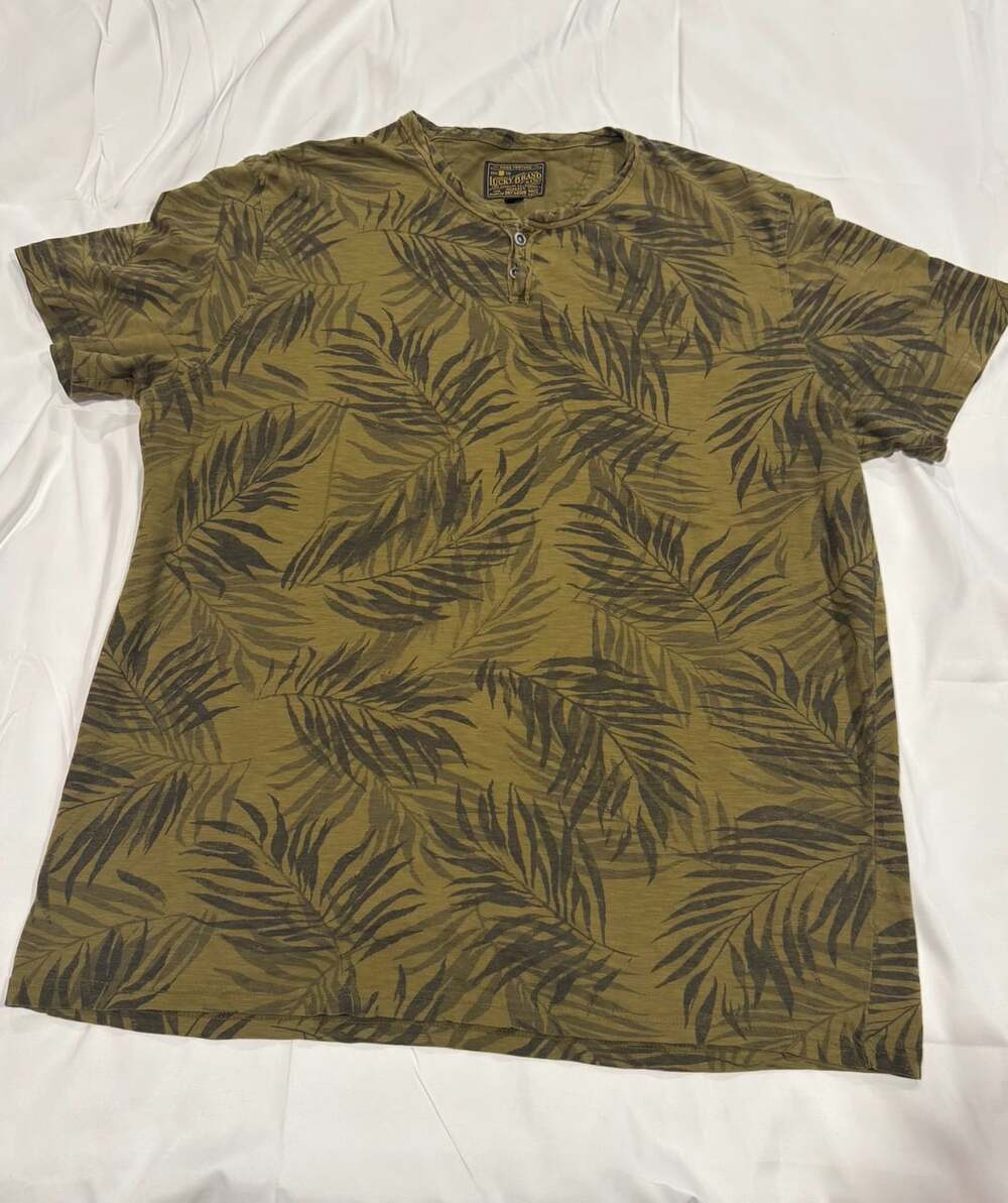 VTG Lucky Brand & Co. Olive Green Palm Leaf Print Henley Short Sleeve